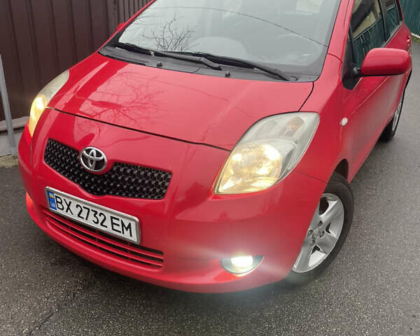 Красный Тойота Ярис, объемом двигателя 1.3 л и пробегом 182 тыс. км за 5900 $, фото 1 на Automoto.ua