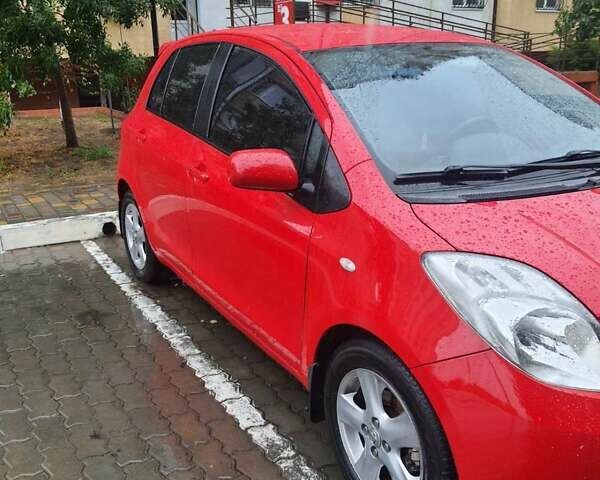 Тойота Ярис 2006 в Одессе на Automoto.ua Красный Тойота Ярис, объемом двигателя 1.3 л и пробегом 200 тыс. км за 6000 $, фото 1 на Automoto.ua