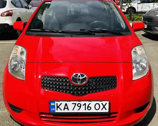 Червоний Тойота Яріс, об'ємом двигуна 1.3 л та пробігом 165 тис. км за 6600 $, фото 1 на Automoto.ua