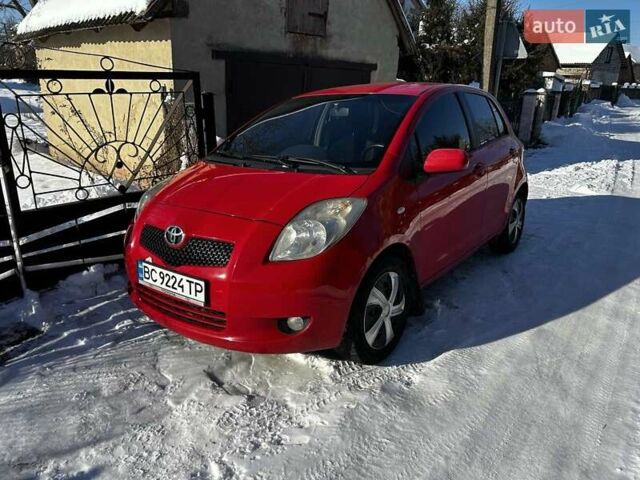 Червоний Тойота Яріс, об'ємом двигуна 1.3 л та пробігом 180 тис. км за 4600 $, фото 1 на Automoto.ua