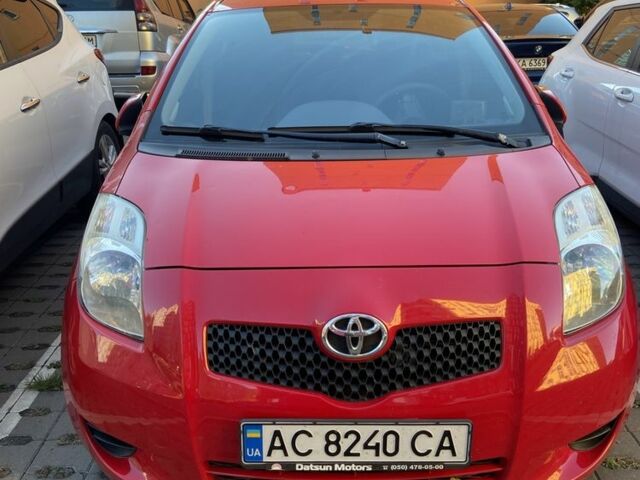 Красный Тойота Ярис, объемом двигателя 1.3 л и пробегом 117 тыс. км за 6500 $, фото 1 на Automoto.ua