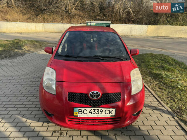 Красный Тойота Ярис, объемом двигателя 1.3 л и пробегом 158 тыс. км за 5200 $, фото 1 на Automoto.ua