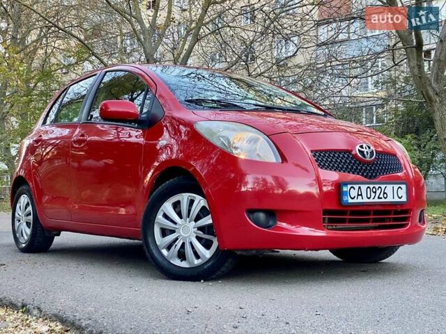 Красный Тойота Ярис, объемом двигателя 1.3 л и пробегом 130 тыс. км за 4700 $, фото 1 на Automoto.ua