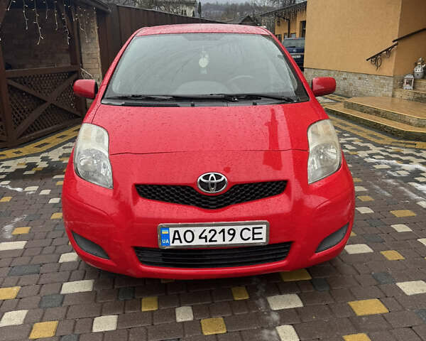 Червоний Тойота Яріс, об'ємом двигуна 1 л та пробігом 220 тис. км за 4300 $, фото 1 на Automoto.ua