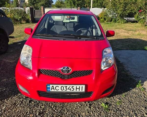 Червоний Тойота Яріс, об'ємом двигуна 1.33 л та пробігом 219 тис. км за 4700 $, фото 1 на Automoto.ua