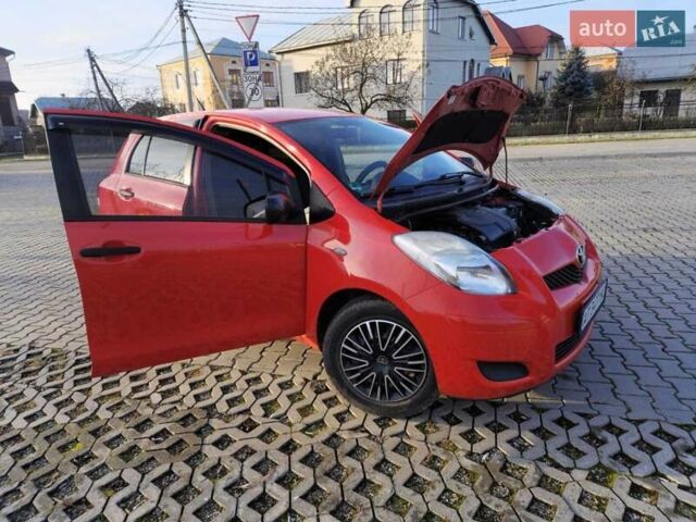 Красный Тойота Ярис, объемом двигателя 0.9 л и пробегом 118 тыс. км за 5300 $, фото 1 на Automoto.ua