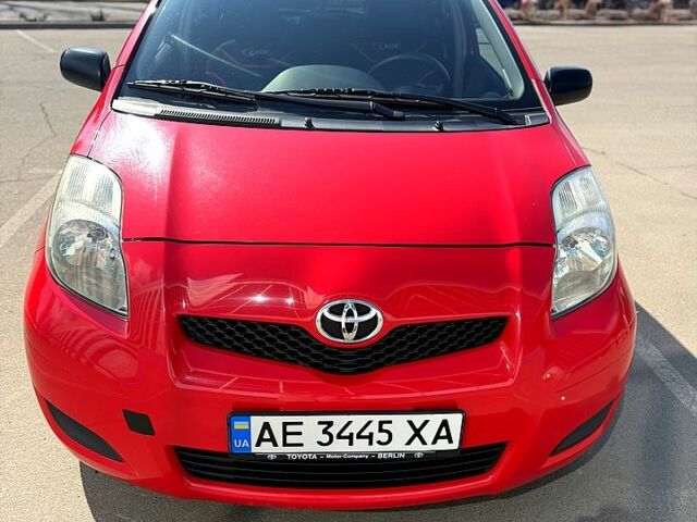 Красный Тойота Ярис, объемом двигателя 1 л и пробегом 191 тыс. км за 5500 $, фото 1 на Automoto.ua