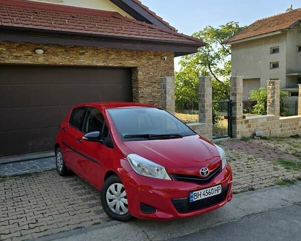 Красный Тойота Ярис, объемом двигателя 1 л и пробегом 108 тыс. км за 9879 $, фото 1 на Automoto.ua