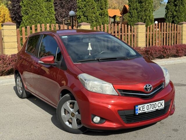 Червоний Тойота Яріс, об'ємом двигуна 1.3 л та пробігом 130 тис. км за 8950 $, фото 1 на Automoto.ua