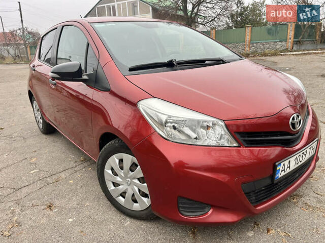 Червоний Тойота Яріс, об'ємом двигуна 1.33 л та пробігом 198 тис. км за 6999 $, фото 1 на Automoto.ua