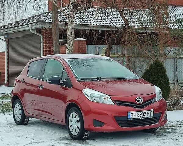 Красный Тойота Ярис, объемом двигателя 1 л и пробегом 159 тыс. км за 5300 $, фото 1 на Automoto.ua