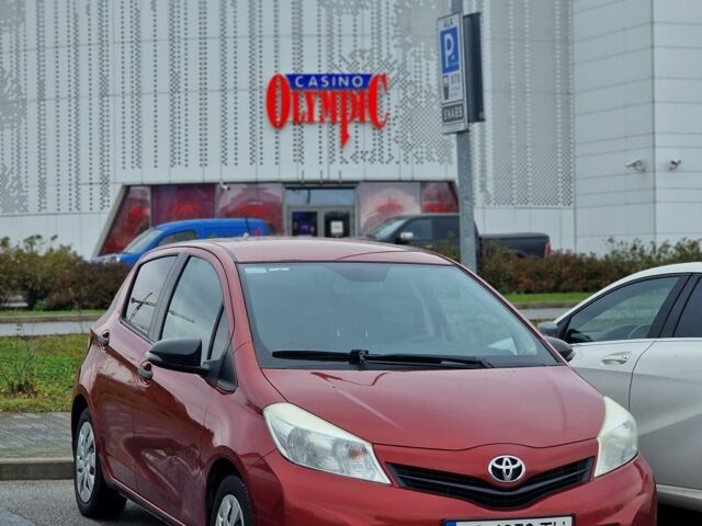 Красный Тойота Ярис, объемом двигателя 1.3 л и пробегом 210 тыс. км за 7200 $, фото 1 на Automoto.ua