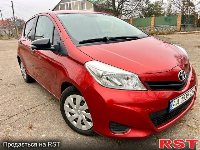 Красный Тойота Ярис, объемом двигателя 1.3 л и пробегом 197 тыс. км за 6999 $, фото 1 на Automoto.ua