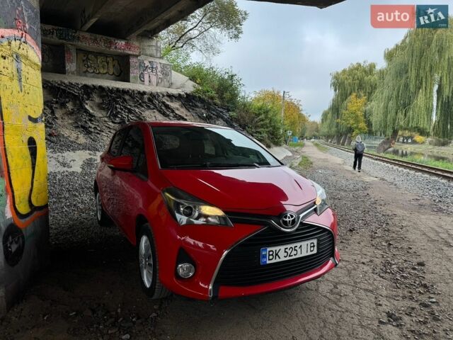 Червоний Тойота Яріс, об'ємом двигуна 1.33 л та пробігом 79 тис. км за 10300 $, фото 1 на Automoto.ua