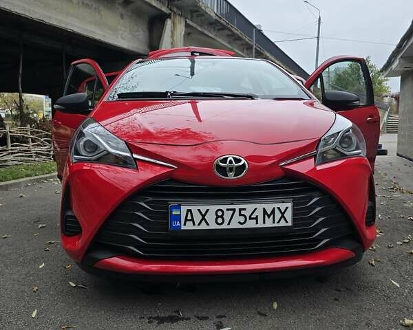 Тойота Ярис 2018 в Харькове на Automoto.ua Красный Тойота Ярис, объемом двигателя 1 л и пробегом 21 тыс. км за 10500 $, фото 1 на Automoto.ua