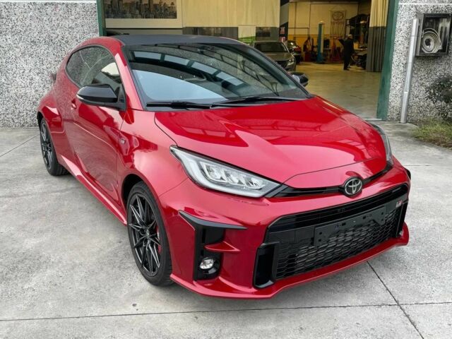 Красный Тойота Ярис, объемом двигателя 1.6 л и пробегом 18 тыс. км за 6500 $, фото 1 на Automoto.ua