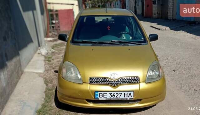 Желтый Тойота Ярис, объемом двигателя 1.3 л и пробегом 275 тыс. км за 2950 $, фото 1 на Automoto.ua