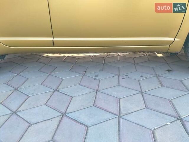 Жовтий Тойота Яріс, об'ємом двигуна 1 л та пробігом 180 тис. км за 3200 $, фото 1 на Automoto.ua