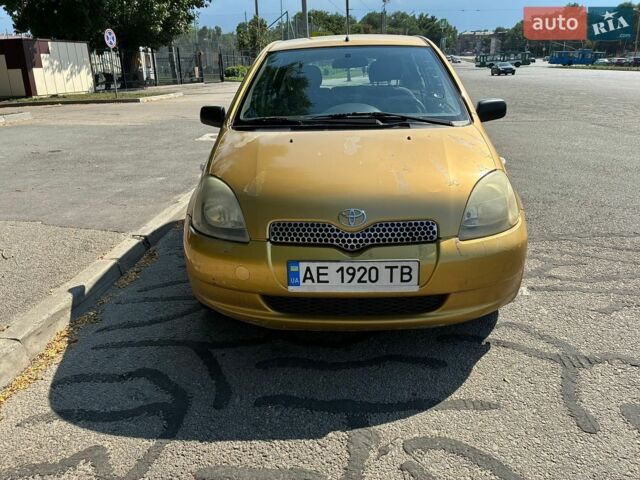 Желтый Тойота Ярис, объемом двигателя 1.3 л и пробегом 254 тыс. км за 2800 $, фото 1 на Automoto.ua