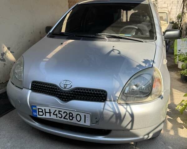 Серый Тойота Ярис, объемом двигателя 1 л и пробегом 173 тыс. км за 3800 $, фото 1 на Automoto.ua