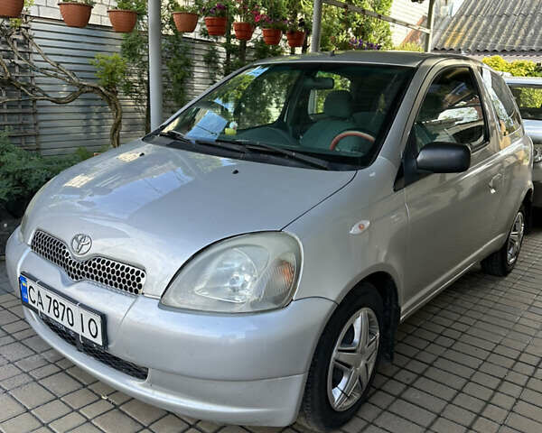 Сірий Тойота Яріс, об'ємом двигуна 1 л та пробігом 253 тис. км за 2300 $, фото 1 на Automoto.ua