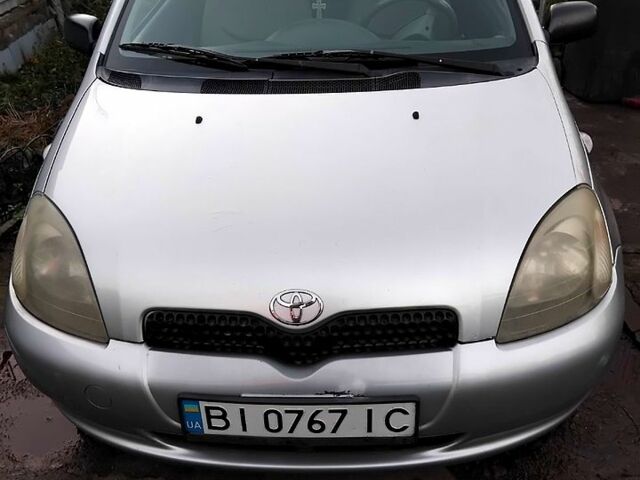 Сірий Тойота Яріс, об'ємом двигуна 1 л та пробігом 111 тис. км за 2700 $, фото 1 на Automoto.ua