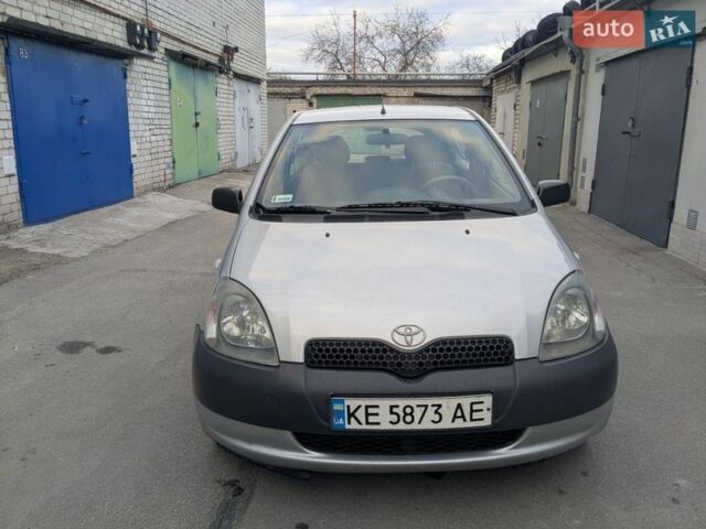 Серый Тойота Ярис, объемом двигателя 1 л и пробегом 267 тыс. км за 3000 $, фото 1 на Automoto.ua