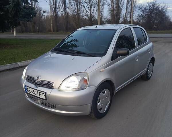 Серый Тойота Ярис, объемом двигателя 1.3 л и пробегом 302 тыс. км за 4400 $, фото 1 на Automoto.ua