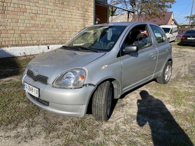 Сірий Тойота Яріс, об'ємом двигуна 1 л та пробігом 250 тис. км за 1499 $, фото 1 на Automoto.ua
