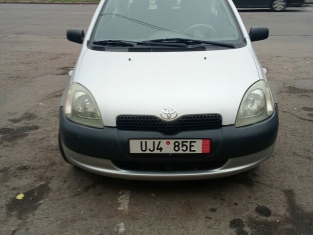 Серый Тойота Ярис, объемом двигателя 1 л и пробегом 150 тыс. км за 1900 $, фото 1 на Automoto.ua