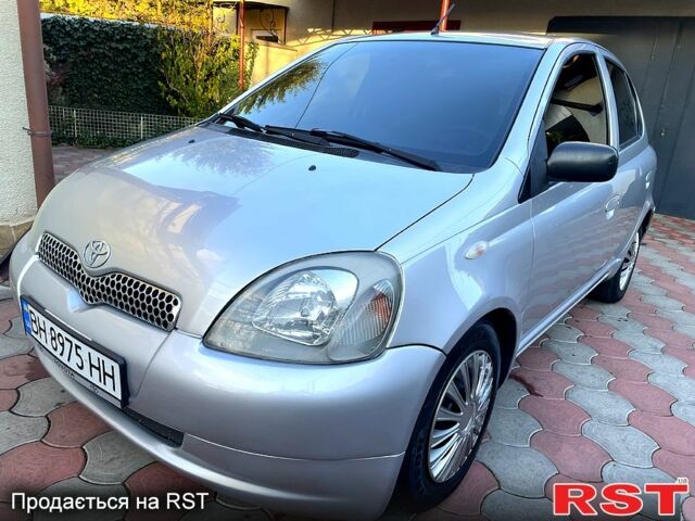 Серый Тойота Ярис, объемом двигателя 1.3 л и пробегом 163 тыс. км за 4500 $, фото 1 на Automoto.ua