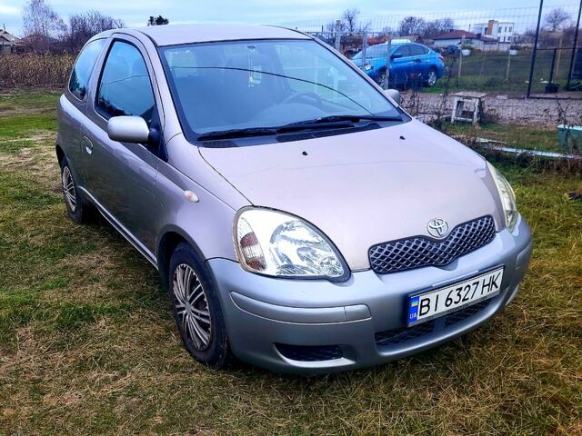 Серый Тойота Ярис, объемом двигателя 1 л и пробегом 223 тыс. км за 3000 $, фото 1 на Automoto.ua