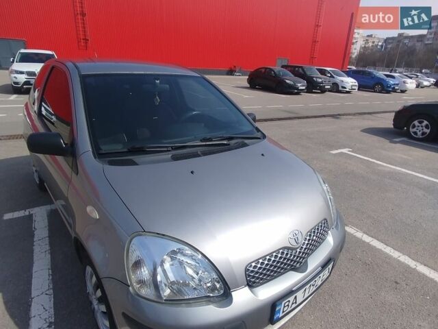 Серый Тойота Ярис, объемом двигателя 1 л и пробегом 198 тыс. км за 3800 $, фото 1 на Automoto.ua