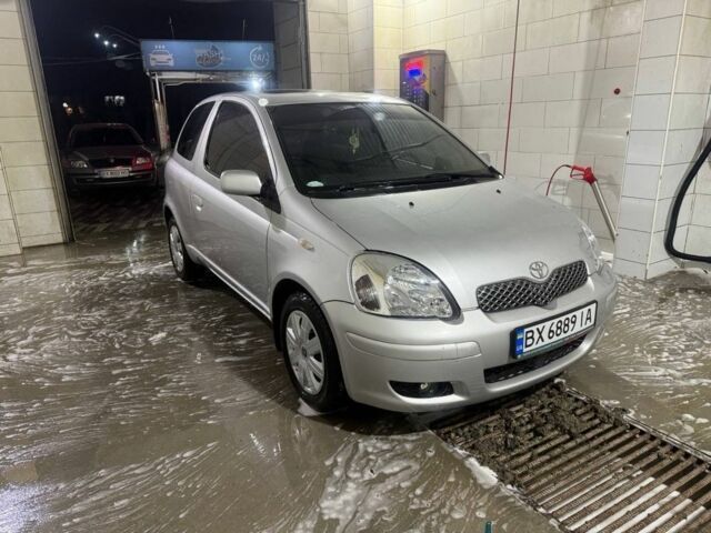 Серый Тойота Ярис, объемом двигателя 1 л и пробегом 135 тыс. км за 4500 $, фото 1 на Automoto.ua