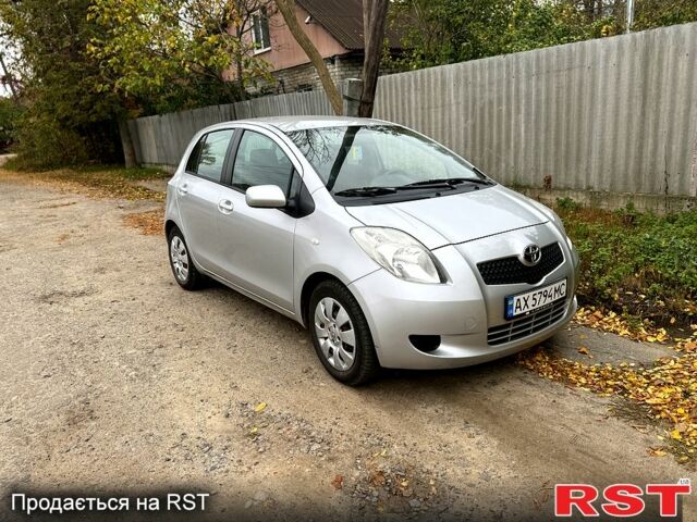 Серый Тойота Ярис, объемом двигателя 1 л и пробегом 200 тыс. км за 5550 $, фото 1 на Automoto.ua