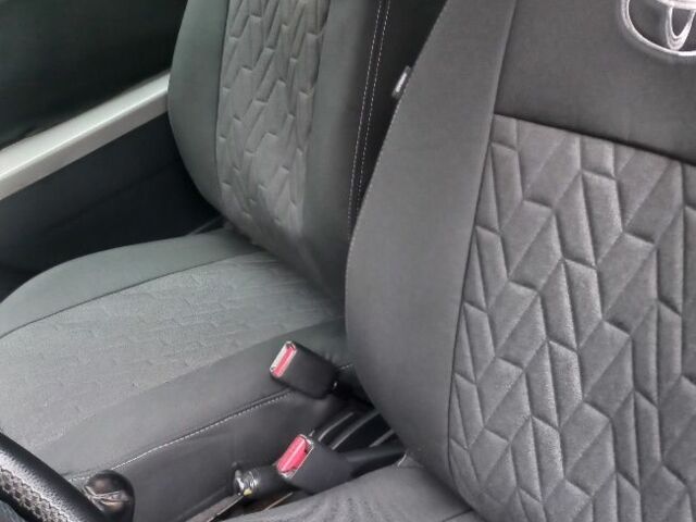 Серый Тойота Ярис, объемом двигателя 1.4 л и пробегом 240 тыс. км за 4900 $, фото 1 на Automoto.ua