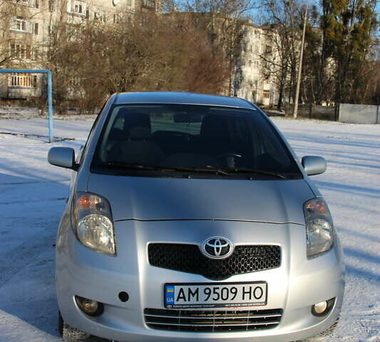 Серый Тойота Ярис, объемом двигателя 1.3 л и пробегом 197 тыс. км за 5500 $, фото 1 на Automoto.ua