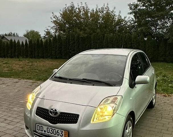 Серый Тойота Ярис, объемом двигателя 0 л и пробегом 68 тыс. км за 6000 $, фото 1 на Automoto.ua
