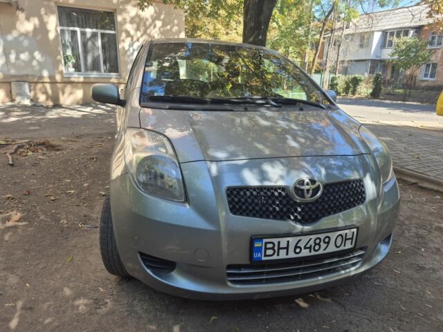 Серый Тойота Ярис, объемом двигателя 1.3 л и пробегом 187 тыс. км за 4700 $, фото 1 на Automoto.ua