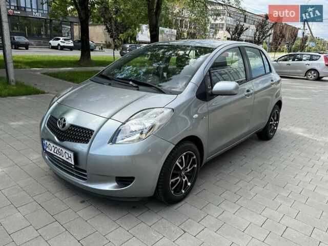 Серый Тойота Ярис, объемом двигателя 1.4 л и пробегом 193 тыс. км за 5200 $, фото 1 на Automoto.ua