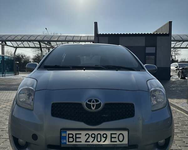 Сірий Тойота Яріс, об'ємом двигуна 1.3 л та пробігом 183 тис. км за 5850 $, фото 1 на Automoto.ua