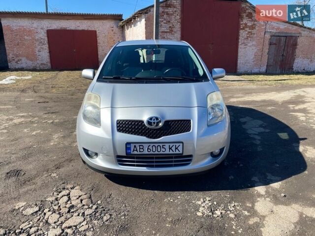 Сірий Тойота Яріс, об'ємом двигуна 1.3 л та пробігом 102 тис. км за 5777 $, фото 1 на Automoto.ua