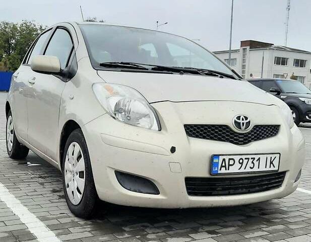 Сірий Тойота Яріс, об'ємом двигуна 1.3 л та пробігом 169 тис. км за 6200 $, фото 1 на Automoto.ua