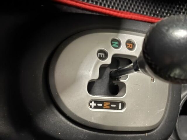 Серый Тойота Ярис, объемом двигателя 0 л и пробегом 166 тыс. км за 4000 $, фото 1 на Automoto.ua