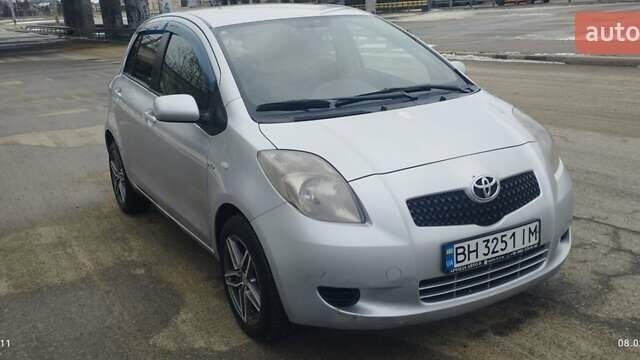 Сірий Тойота Яріс, об'ємом двигуна 1.36 л та пробігом 285 тис. км за 5500 $, фото 1 на Automoto.ua