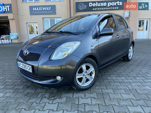 Серый Тойота Ярис, объемом двигателя 1.3 л и пробегом 226 тыс. км за 4400 $, фото 1 на Automoto.ua