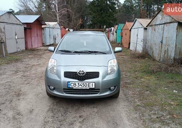 Серый Тойота Ярис, объемом двигателя 1.3 л и пробегом 172 тыс. км за 5999 $, фото 1 на Automoto.ua