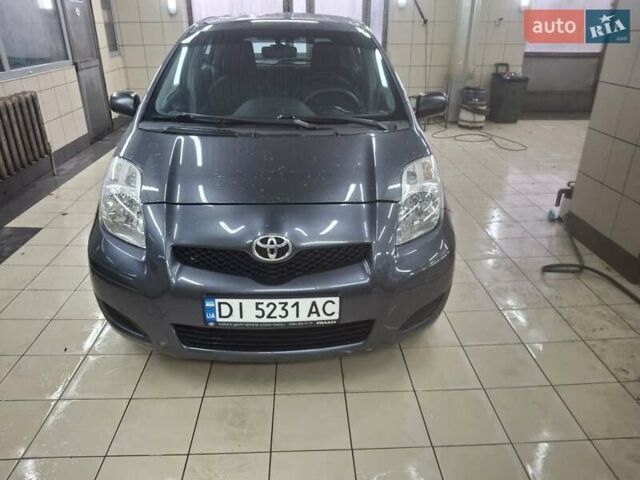 Серый Тойота Ярис, объемом двигателя 1 л и пробегом 201 тыс. км за 6000 $, фото 1 на Automoto.ua