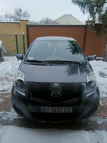 Серый Тойота Ярис, объемом двигателя 1.33 л и пробегом 158 тыс. км за 7000 $, фото 1 на Automoto.ua