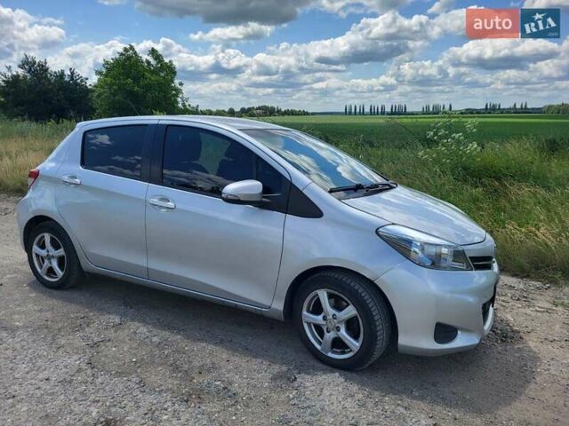 Серый Тойота Ярис, объемом двигателя 1.36 л и пробегом 193 тыс. км за 7150 $, фото 1 на Automoto.ua